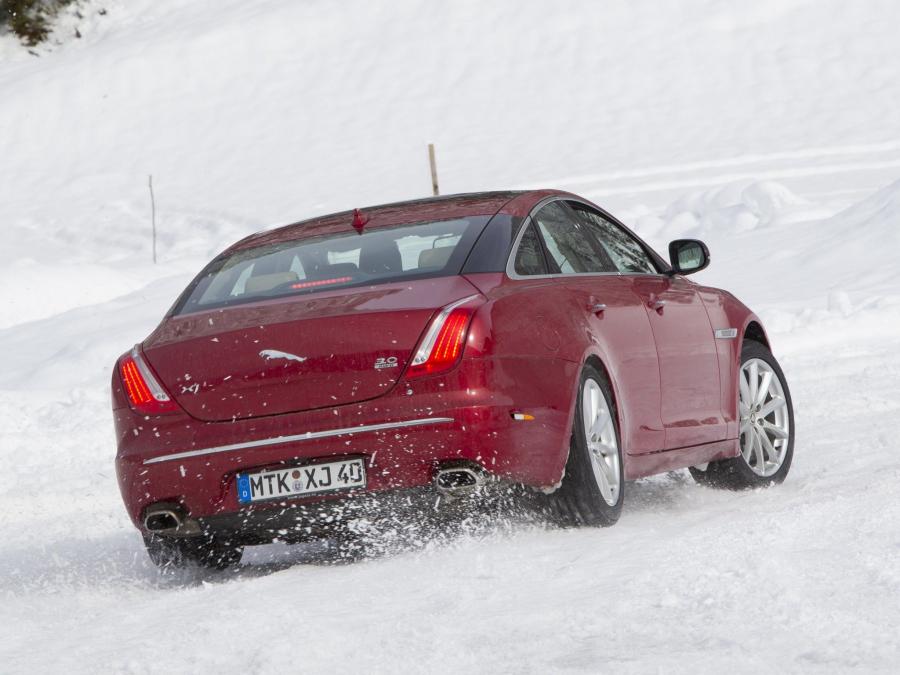  Jaguar XJ AWD 2012 года  (фото 4 из 15)